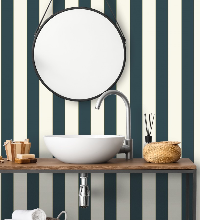 Papel pintado de rayas tonos azul medianoche con líneas finas doradas  Diana Stripes 684575