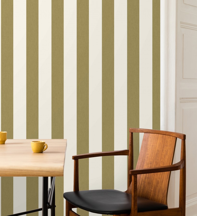 Papel pintado de rayas color verde militar y blanco imitando al tejido de lino  Garbo Stripes 684594