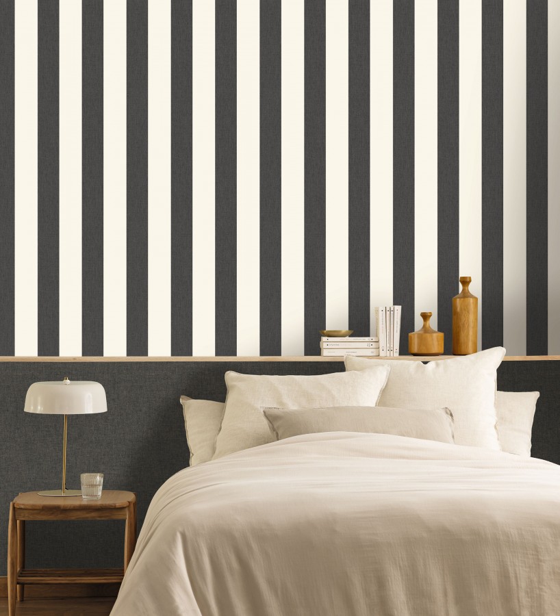 Papel pintado de rayas color gris carbón y blanco imitando al tejido de lino  Garbo Stripes 684596