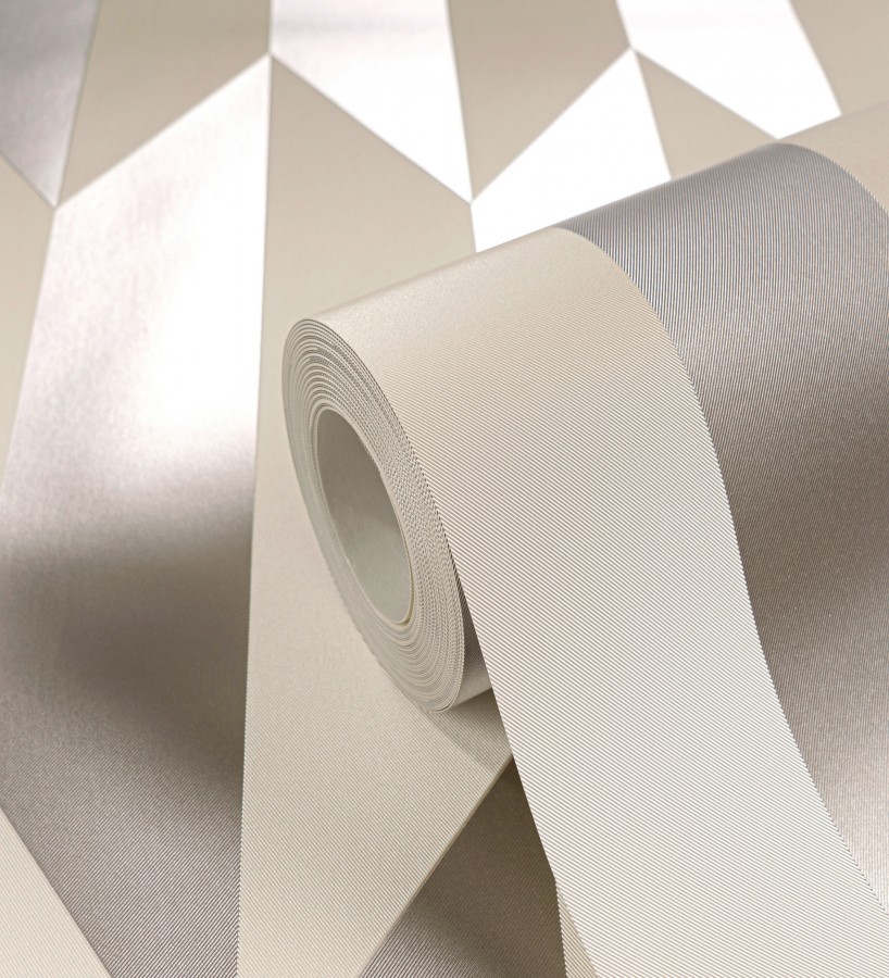 Papel pintado geométrico de prismas metalizados color gris cálido  Rhine Metric 684697