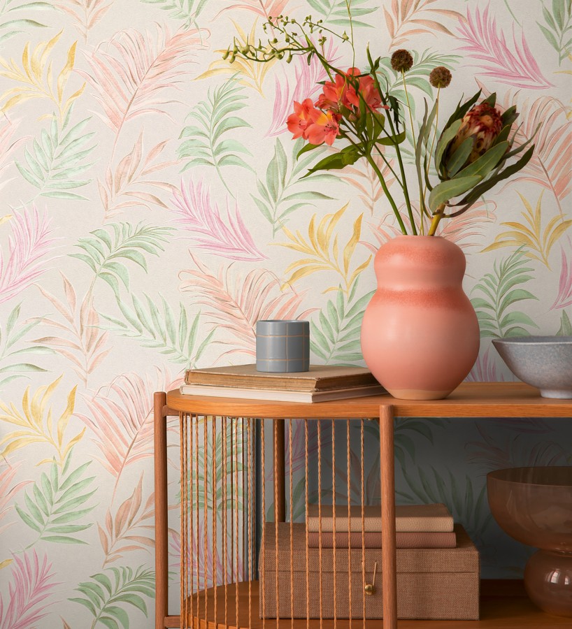 Papel pintado de hojas bordadas sobre fondo texturado en coral claro  Selene Ethereal 684705