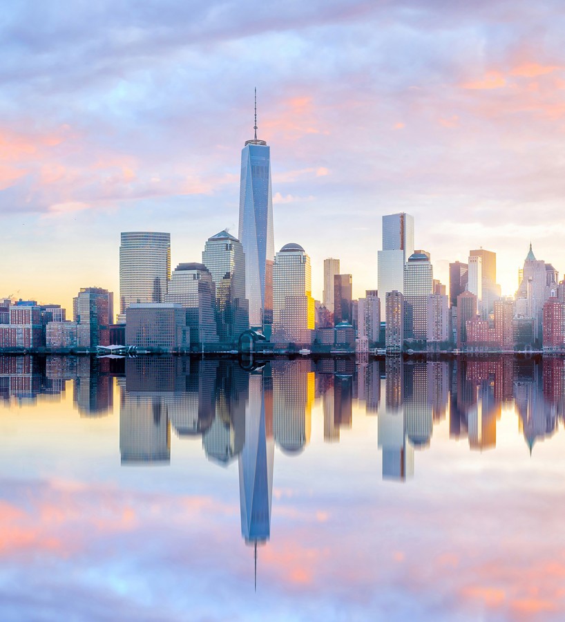 Papel pintado mural skyline de Manhattan con reflejo en el agua  Triven Timeless 684739