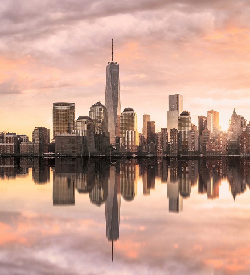 Papel pintado mural skyline de Manhattan al atardecer con reflejo en el agua  Triven Timeless 684740