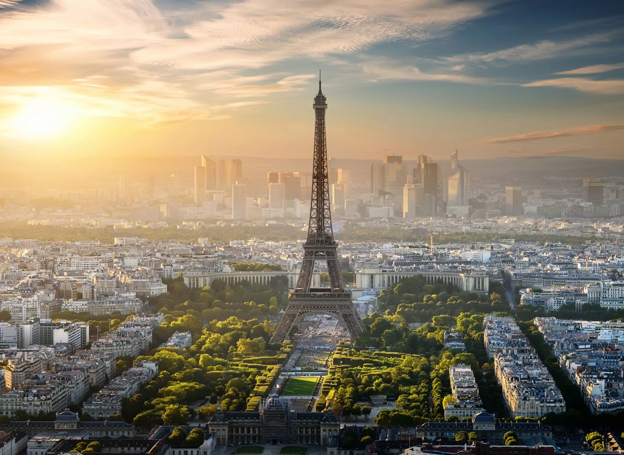 Papel pintado mural Torre Eiffel con skyline de París al atardecer  Triven Timeless 684742