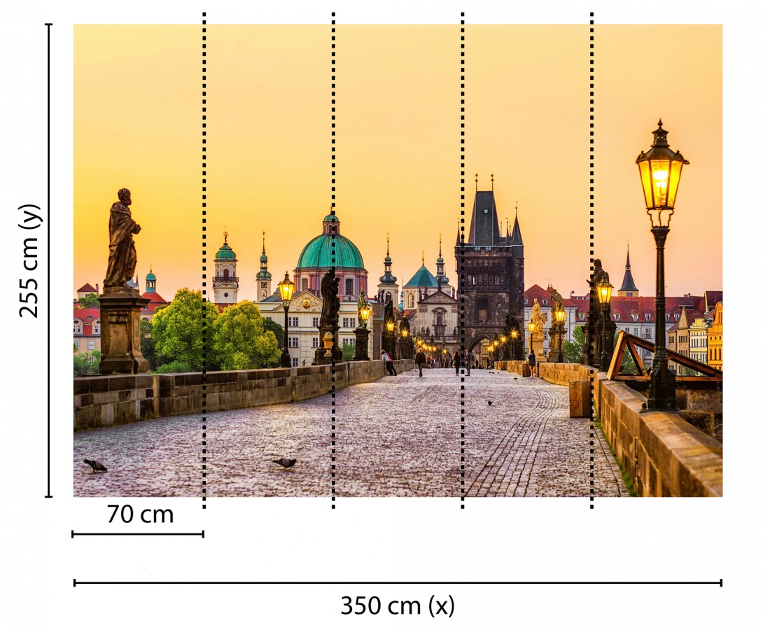 Papel pintado mural centro histórico de Praga con luz de ocaso  Triven Timeless 684744