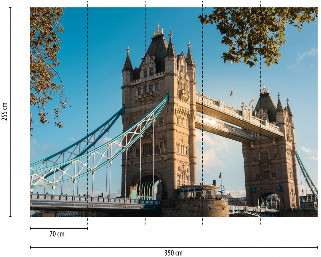 Papel pintado mural Tower Bridge de Londres bajo un cielo azul despejado  Triven Timeless 684779
