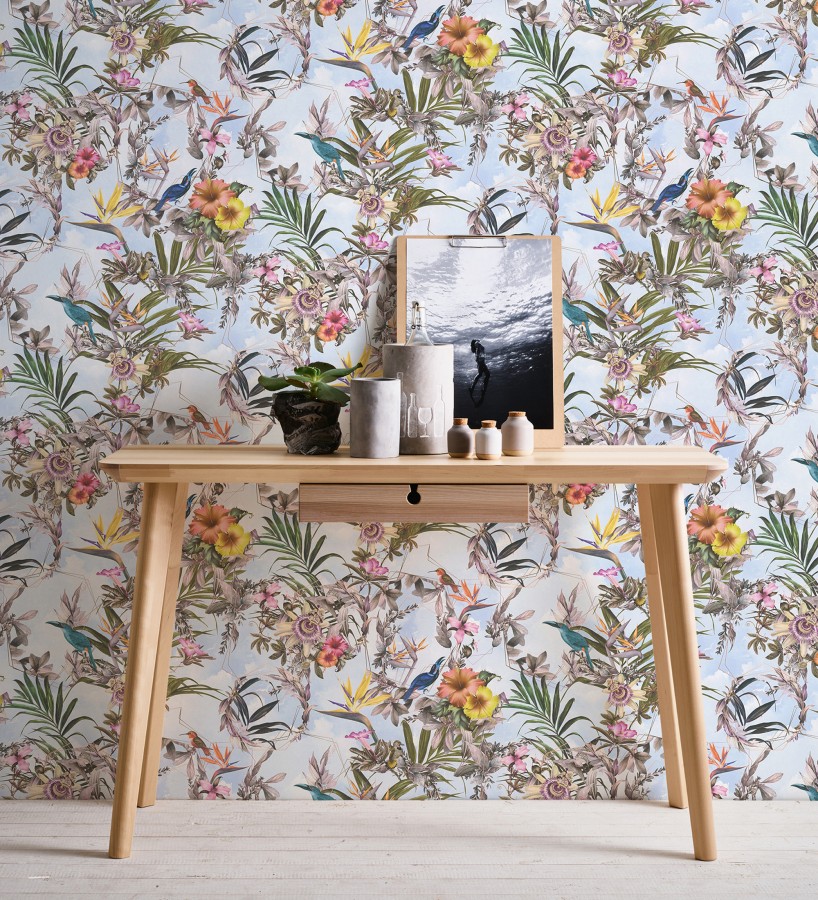 Papel pintado de flores tropicales y aves exóticas con diseño de selva densa  Zekko Savage 684794