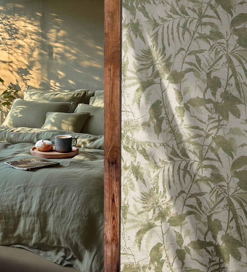 Papel pintado selva vintage de hojas verdes fondo blanco roto  Hibiscus Radiant 684894