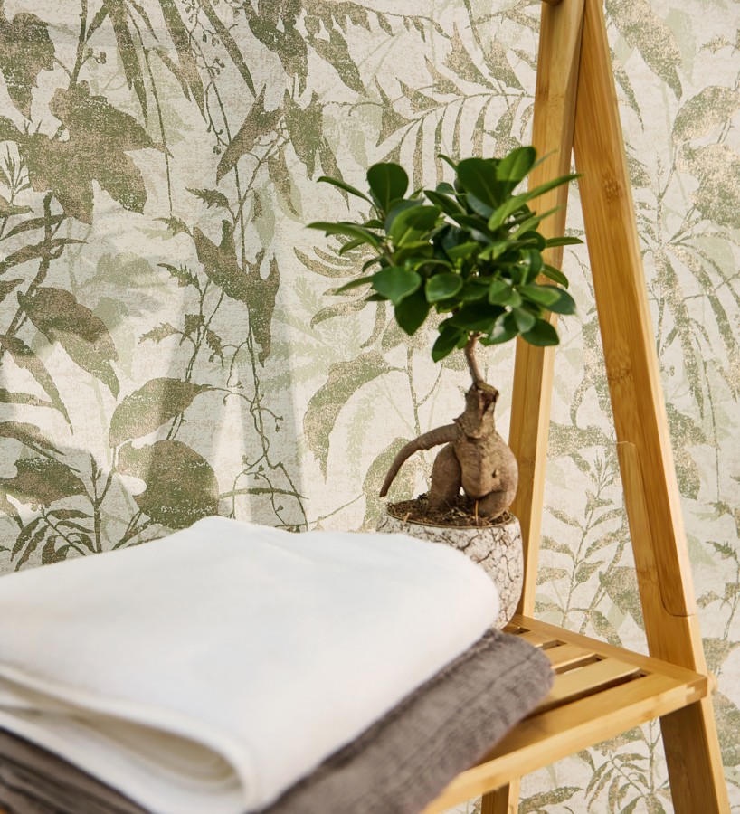 Papel pintado selva vintage de hojas verdes fondo blanco roto  Hibiscus Radiant 684894