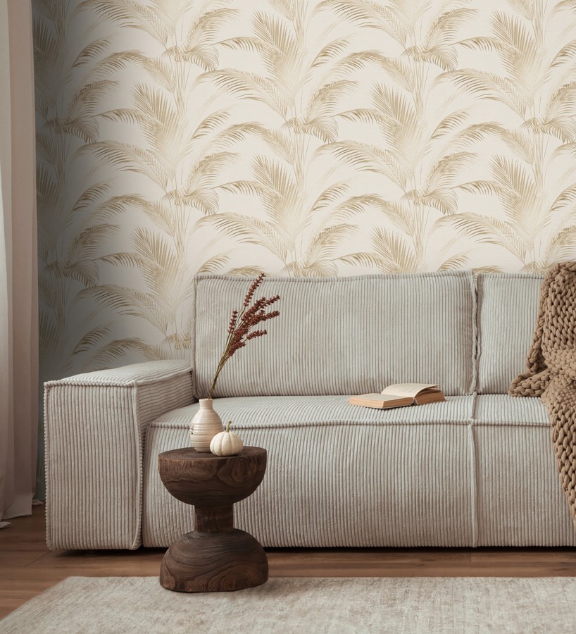 Papel pintado sutiles hojas palmera beige fondo texturizado arena  Tulum Majestic 684927