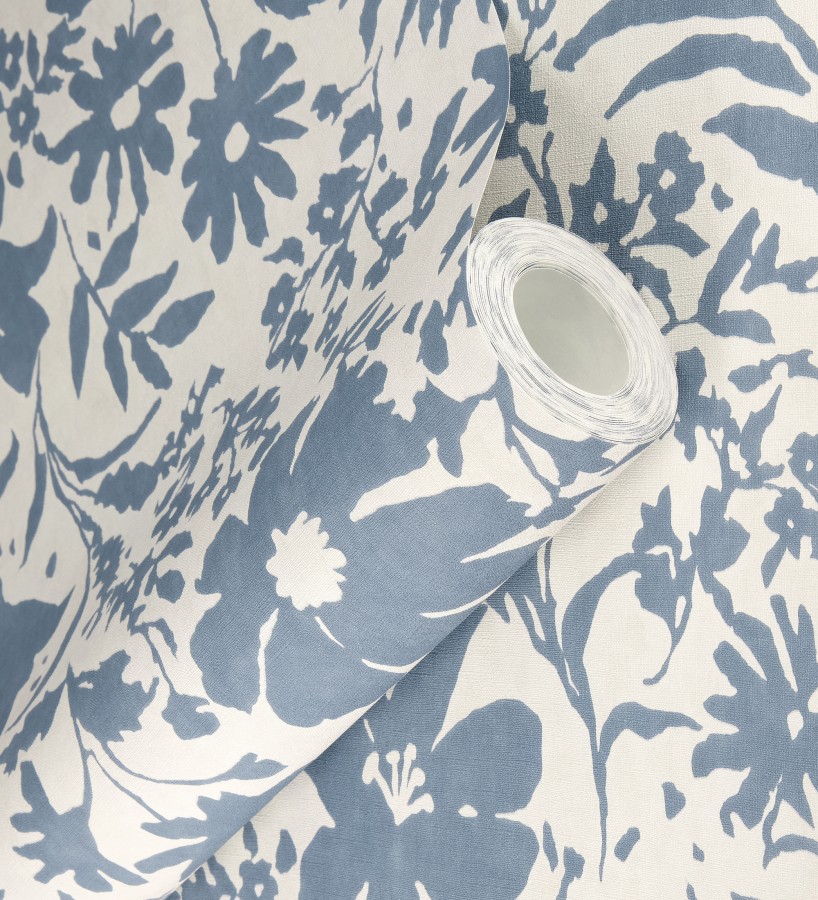 Papel pintado lienzo botánico de flores texturizado azul  Zinnia Sketch 685133