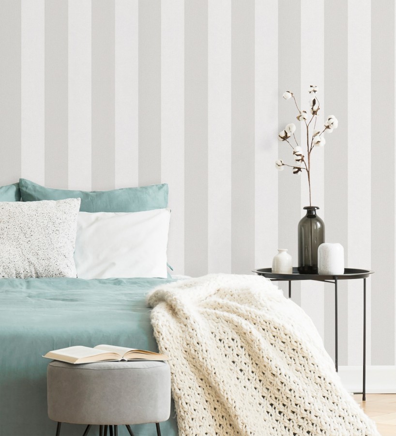 Papel pintado de rayas greige y blanca textura textil suave  Soren Stripe 685276