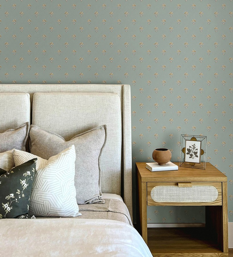Papel pintado provenzal francés de flores pequeñas fondo verde agua oscuro  Willowmere Ditsy 684309