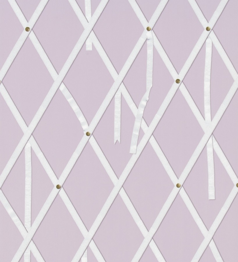Papel pintado ornamental de rombos con lazos fondo lila  Batlló 563846