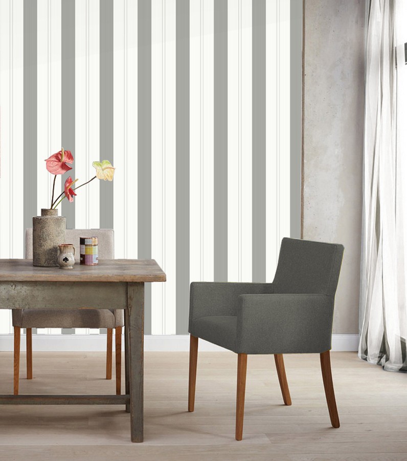 Papel pintado de rayas anchas gris claro con raya diplomática  Raya Sivane 421608