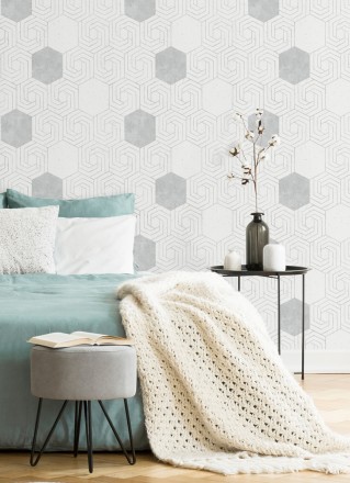 Papel pintado geométrico hexagonal color plata metalizado fondo blanco roto mate Kendal 679836