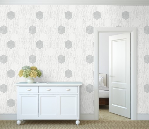 Papel pintado geométrico hexagonal color plata metalizado fondo blanco roto mate Kendal 679836