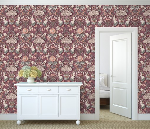 Papel pintado campestre de pájaros y conejos fondo burdeos Lorraine 681304