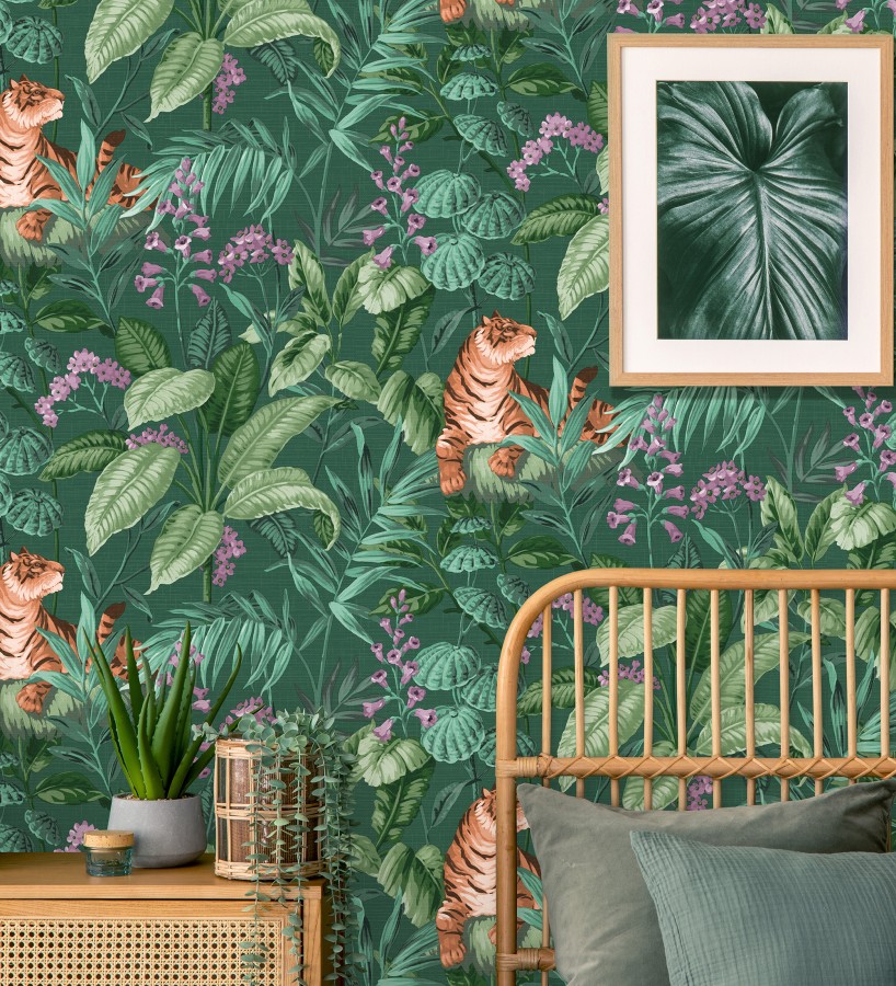 Papel pintado de tigres y hojas tropicales texturizado color verde Machli 681997