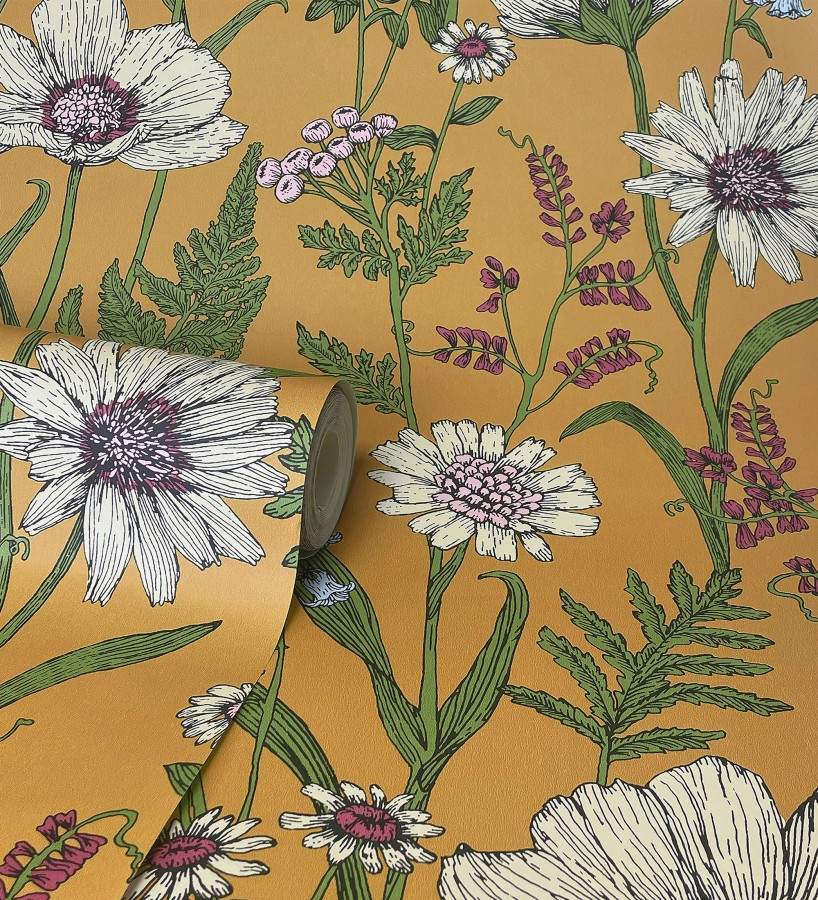Papel pintado de flores silvestres con margaritas y amapolas fondo mostaza Margot Meadow 682380