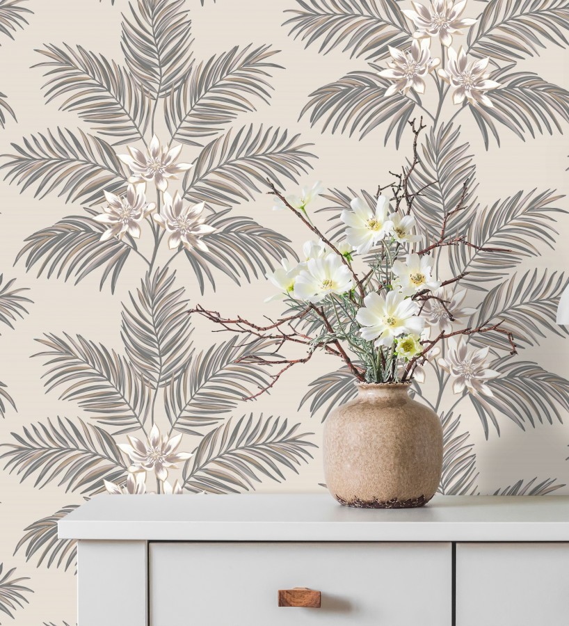 Papel pintado de hojas de palmera con flores estilo tropical color gris y beige claro Malibu Palms 682362