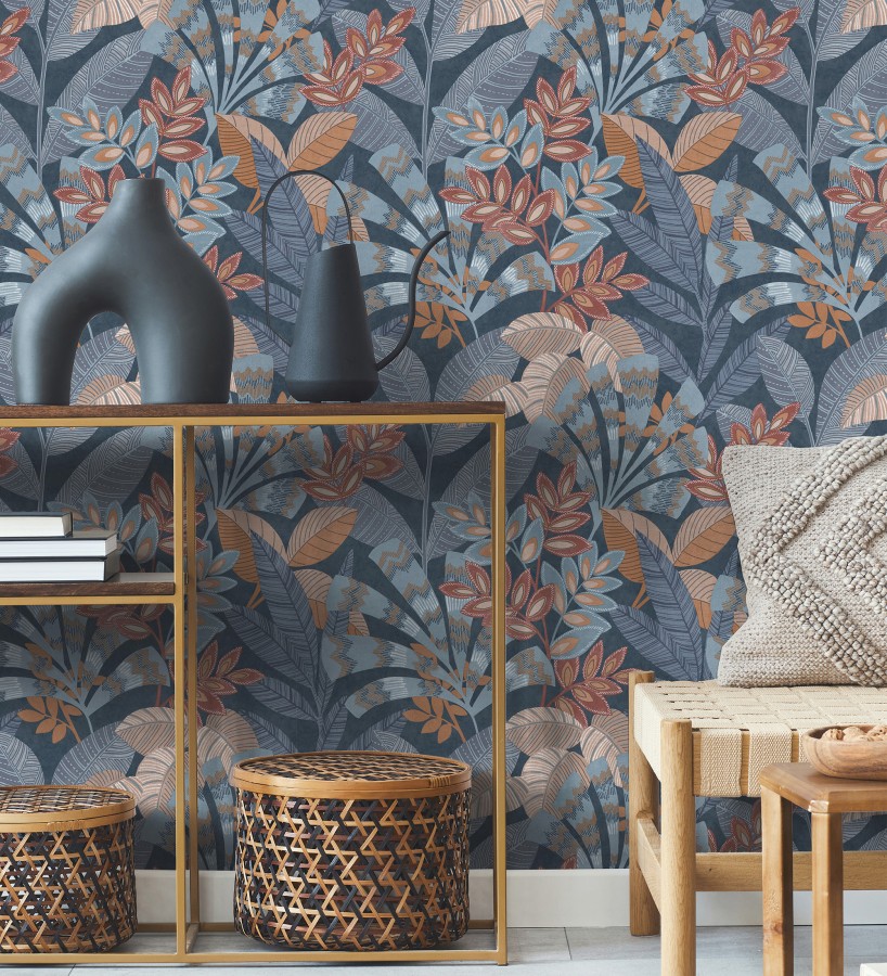 Papel pintado de hojas étnicas fondo azul con texturas estilo tropical  Aruba Palm 682000