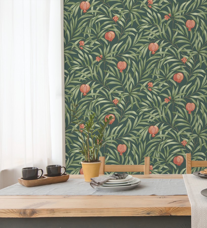 Papel pintado de frutos coral y hojas verde fondo verde oscuro  Parisian Fruit 682886