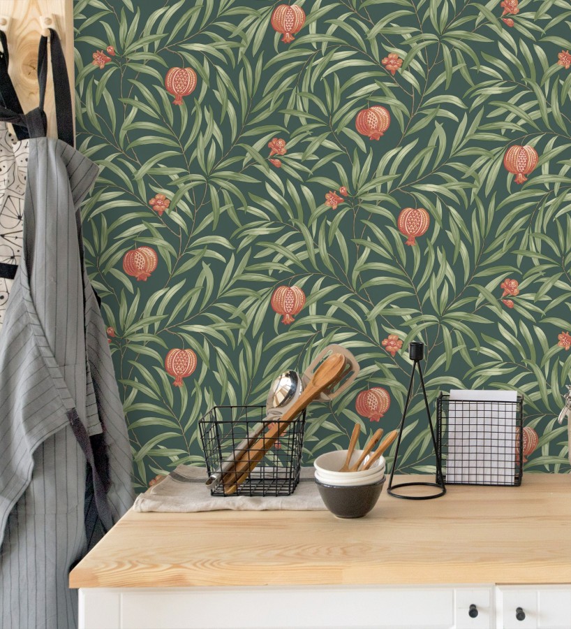 Papel pintado de frutos coral y hojas verde fondo verde oscuro  Parisian Fruit 682886