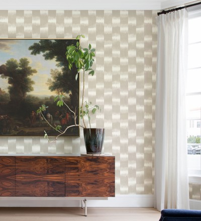 Papel pintado de rayas difuminadas con textura estilo Ikat tonos beige tostado Nebula Glow 683087
