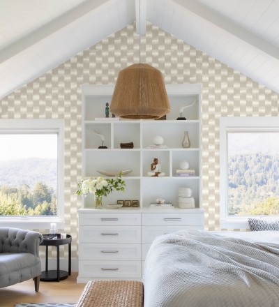 Papel pintado de rayas difuminadas con textura estilo Ikat tonos beige tostado Nebula Glow 683087