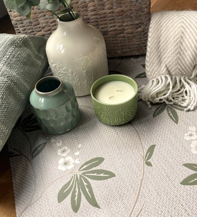Papel pintado con flores sutiles blancas sobre un fondo trenzado de arpillera Miranda Flowers 683367