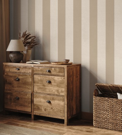Papel pintado de rayas con textura lino estilo natural tonos ocre y beige Harvest Stripe 683401