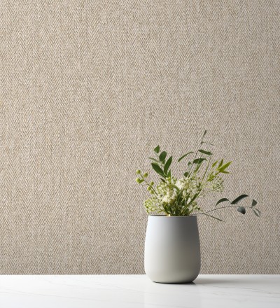 Papel pintado de espigas sobre tejido jaspeado en tonos beige tostado Charleston Spike 683432