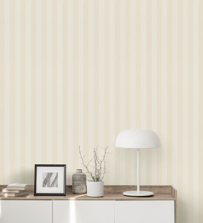 Papel pintado de rayas finas difuminadas en color amarillo claro Parisian Stripes 683472