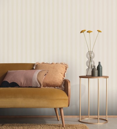 Papel pintado de rayas finas difuminadas en color amarillo claro Parisian Stripes 683472