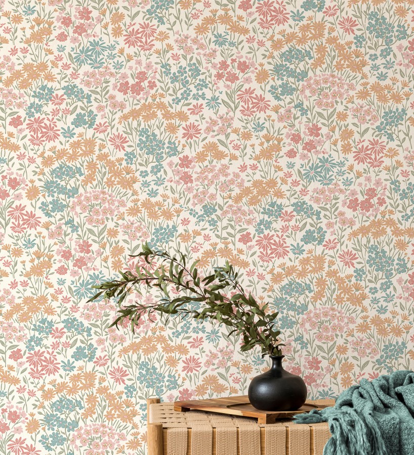 Papel pintado de flores silvestres celeste turquesa coral sobre fondo beige con textura  Spring Melody 683418