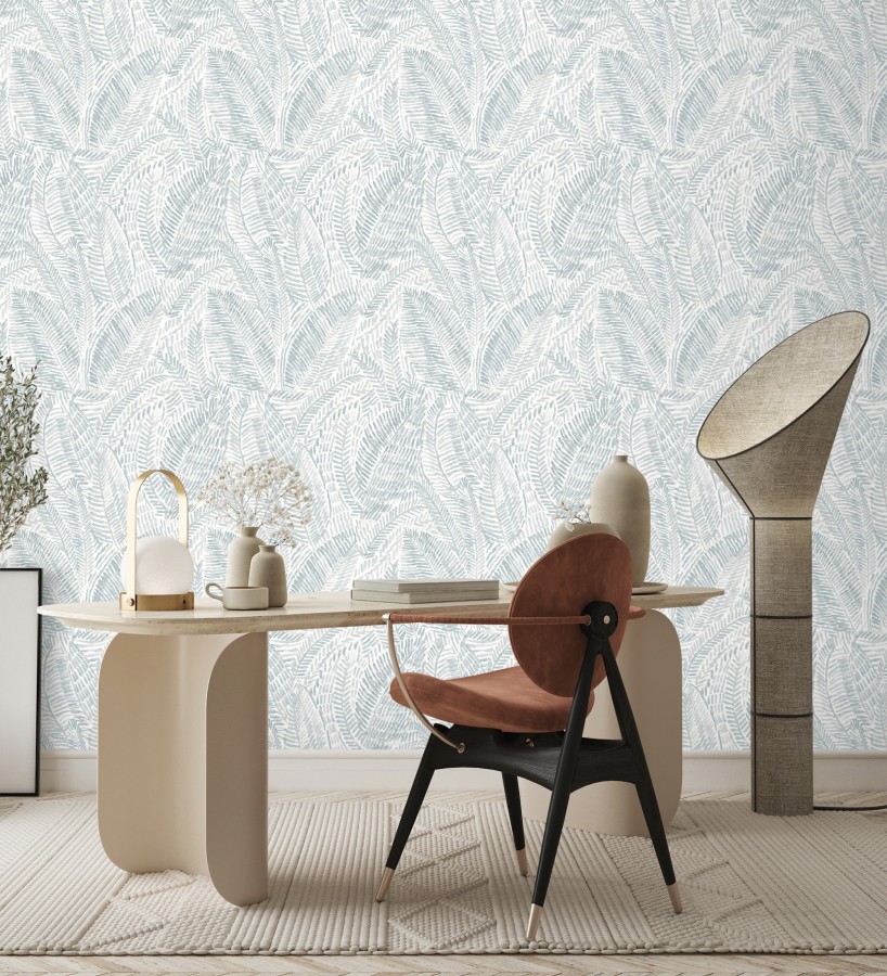 Papel pintado de hojas tropicales en tonos suaves azules  Copacabana Leaves 683064