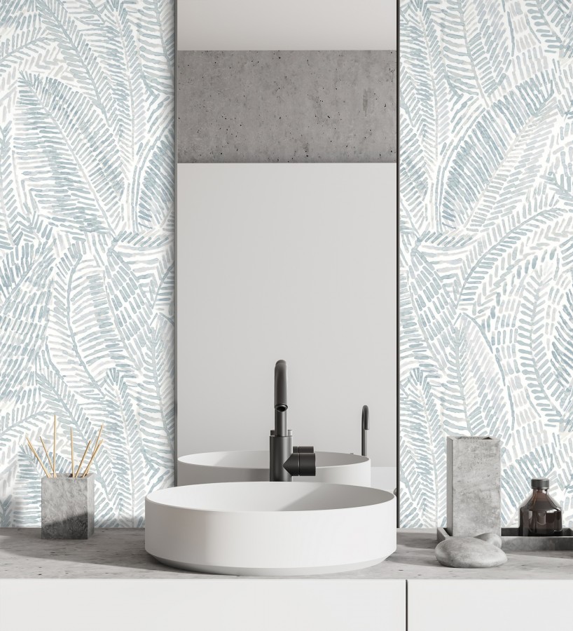 Papel pintado de hojas tropicales en tonos suaves azules  Copacabana Leaves 683064